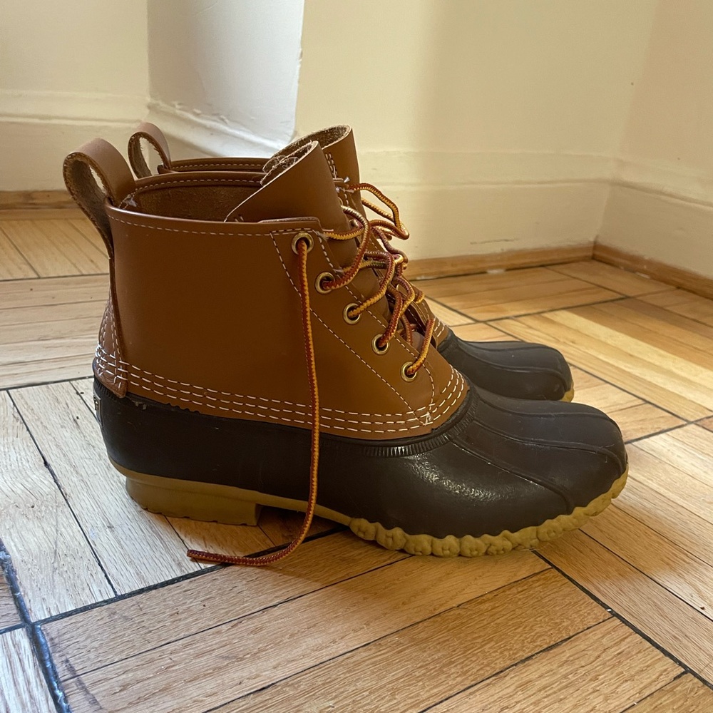 L.L.Bean Women’s Bean Boots 8” size 9 shearling